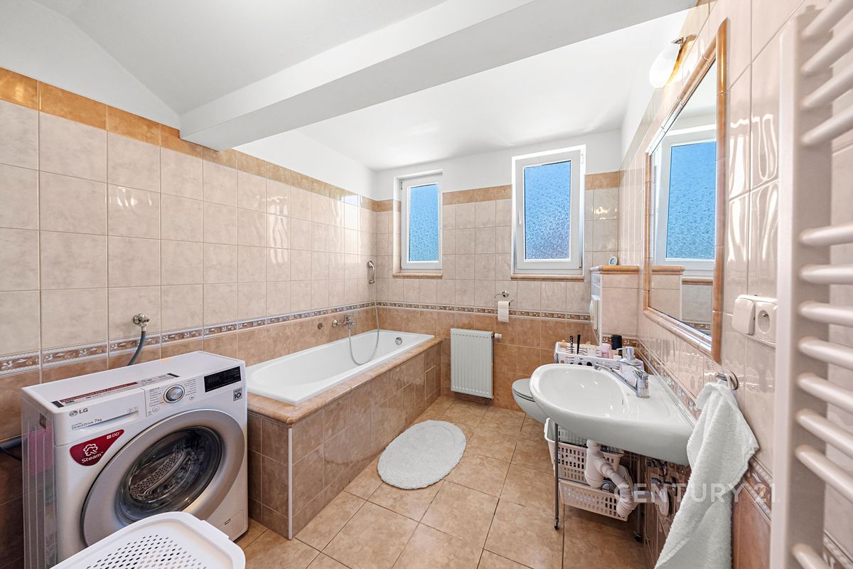 Prodej rodinného domu 166 m², pozemek 420 m² – fotografie 2