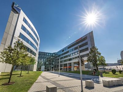 Pronájem kanceláře 650 m²