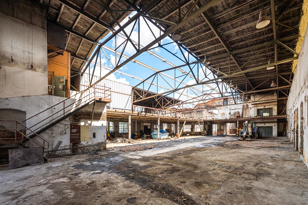 Prodej skladového prostoru 930 m²