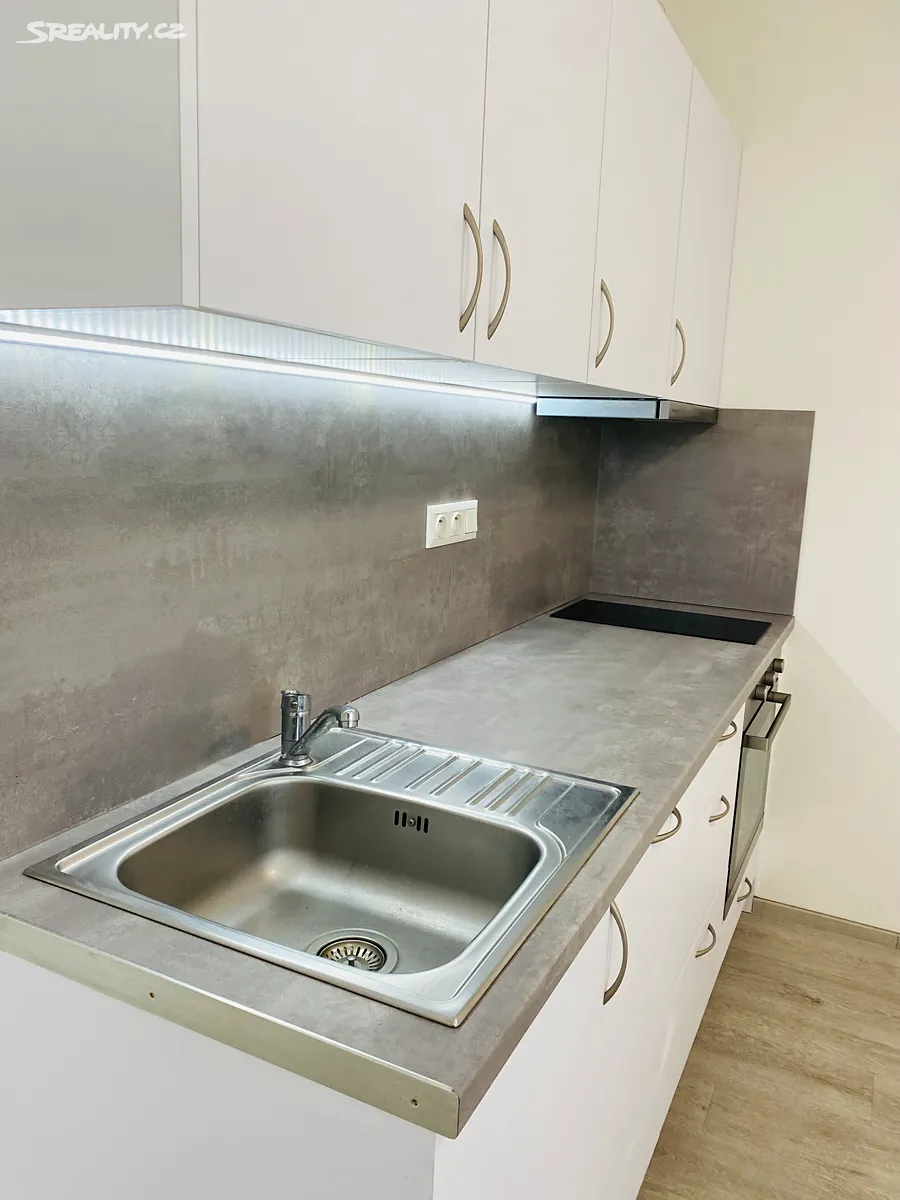 Pronájem bytu 1+kk 25 m², Kamenice