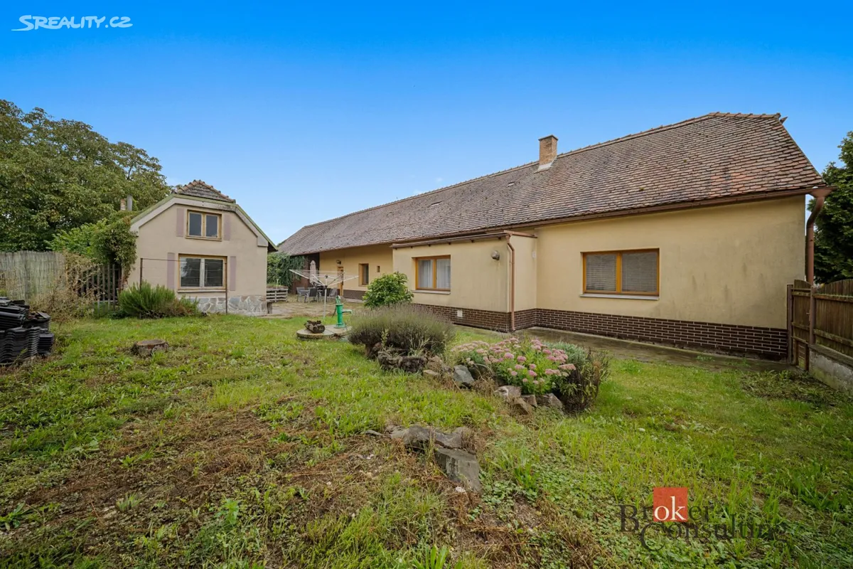 Prodej rodinného domu 189 m², pozemek 1068 m² – pohled 4