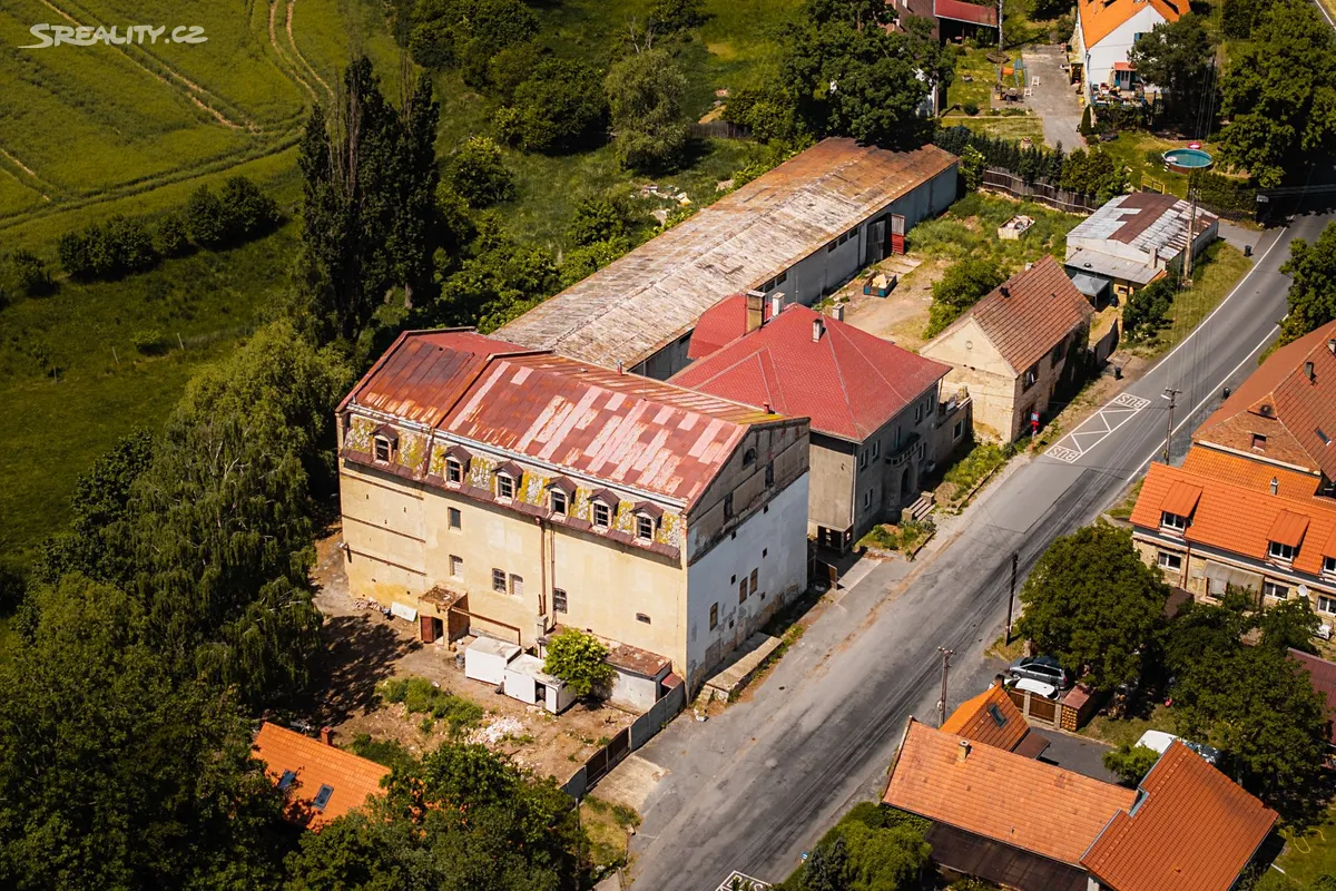 Prodej obchodního prostoru 2956 m², Hředle