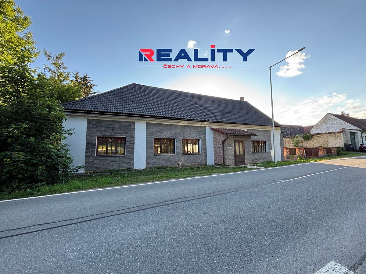 Prodej rodinného domu 248 m², pozemek 1542 m²