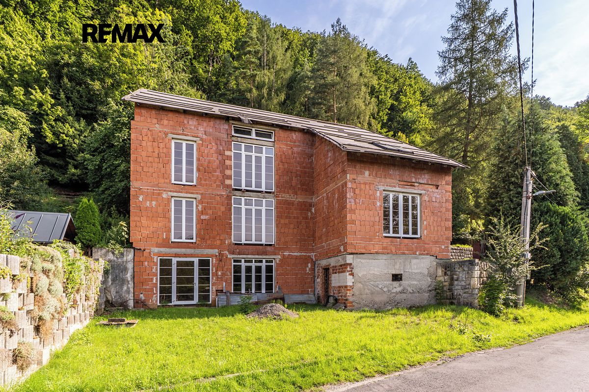 Prodej rodinného domu 533 m², pozemek 2105 m²