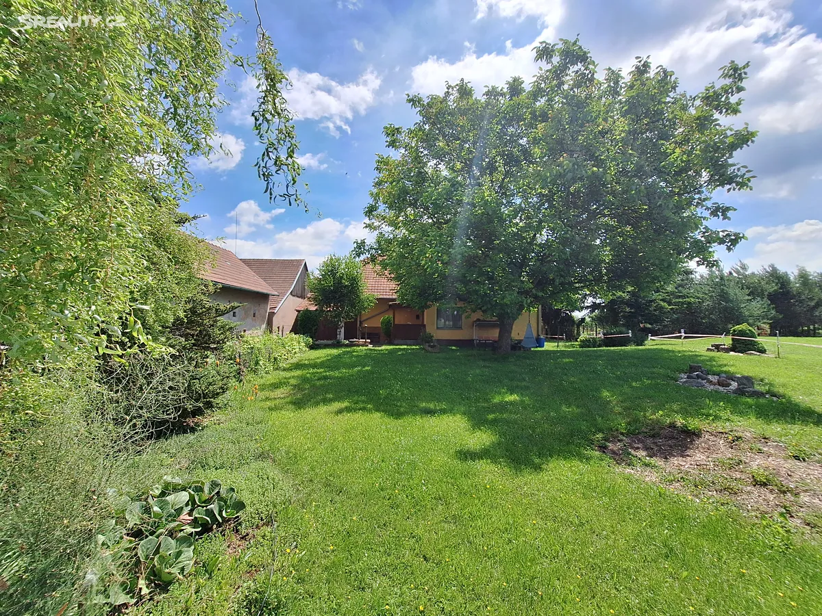 Prodej rodinného domu 192 m², pozemek 950 m² – pohled 2