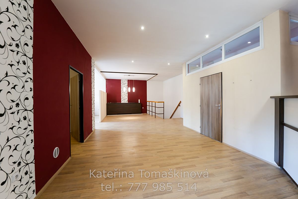 Pronájem obchodního prostoru 129 m² – fotografie 2