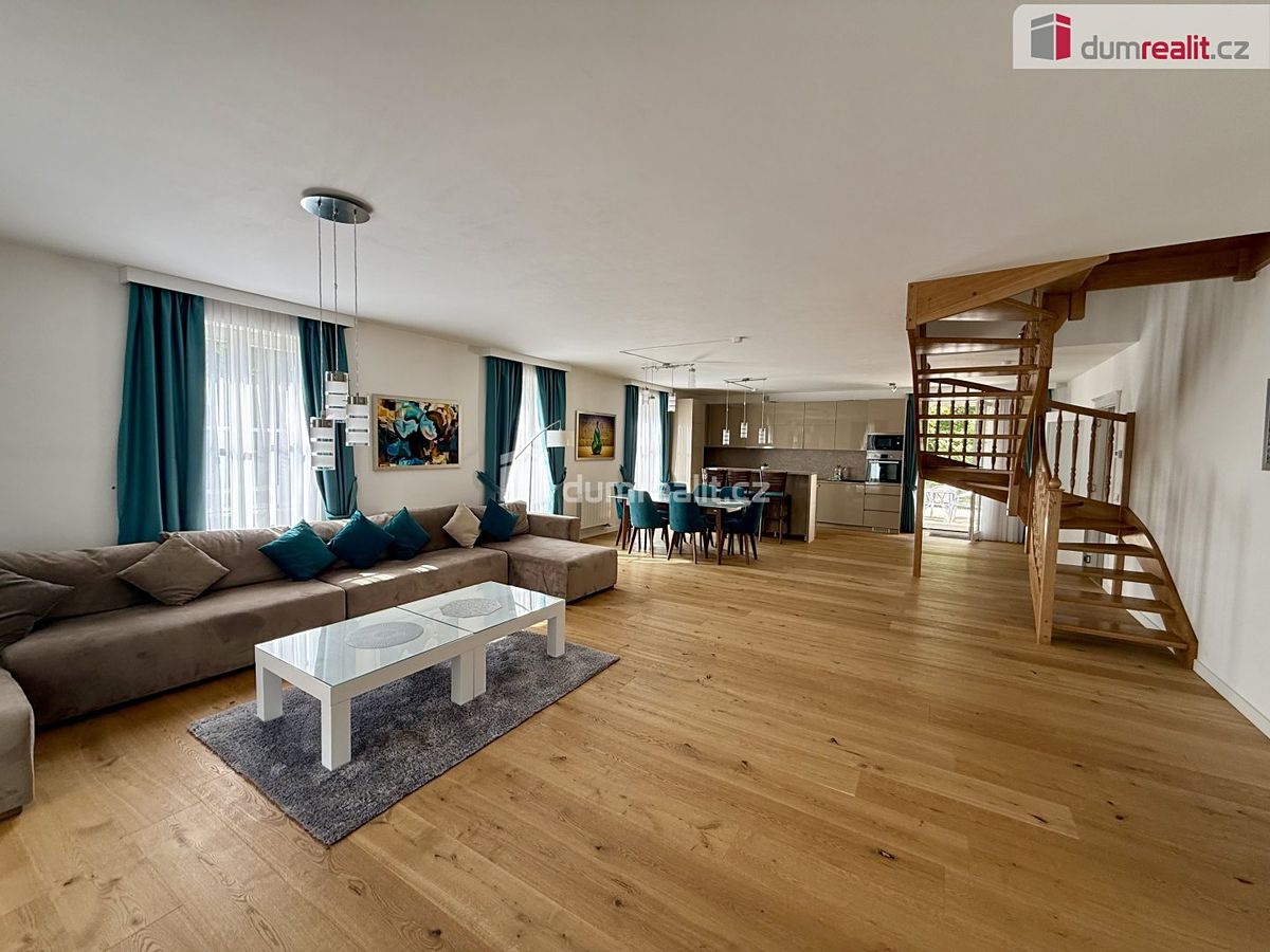 Pronájem bytu 4+kk 240 m²