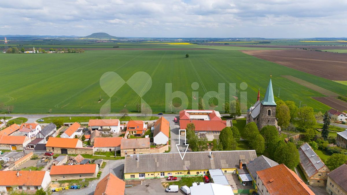 Prodej výrobní haly, prostoru 890 m²