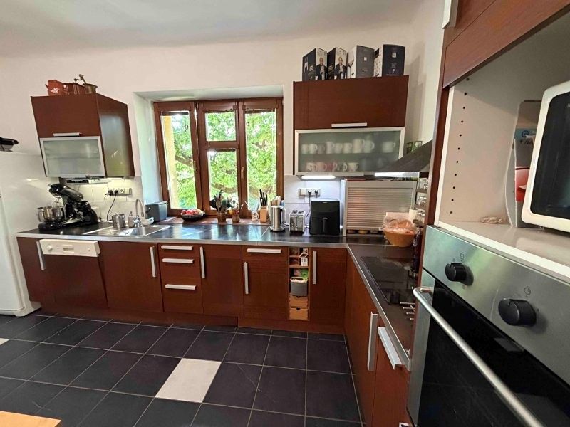 Prodej rodinného domu 330 m², pozemek 780 m² – fotografie 2
