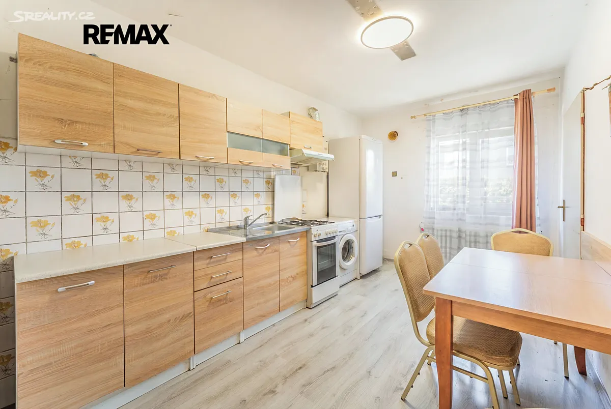 Prodej rodinného domu 275 m², pozemek 363 m² – pohled 6