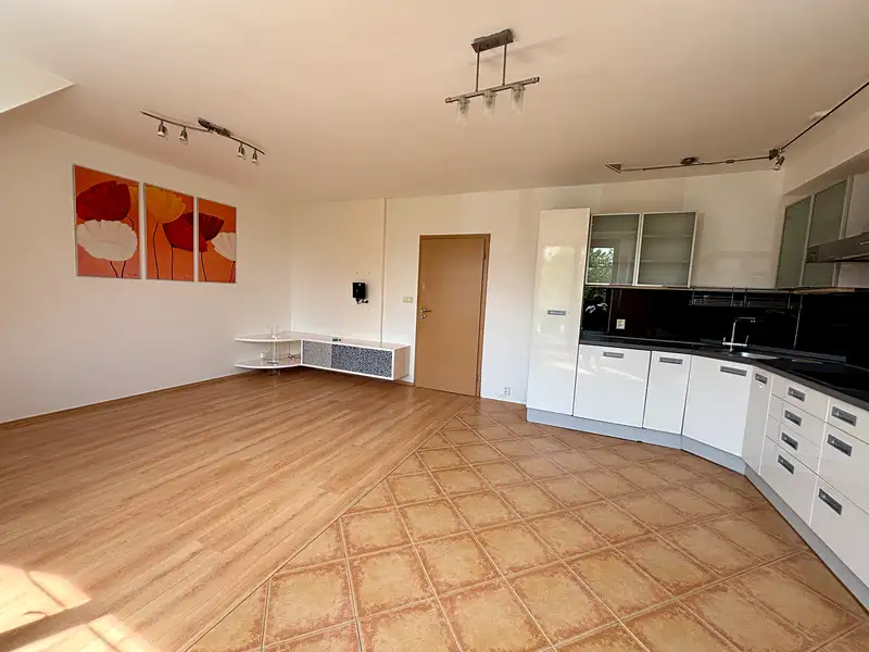 Prodej bytu 3+kk 78 m², Jesenice – náhled fotky 3