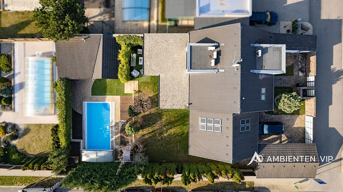 Prodej rodinného domu 382 m², pozemek 849 m² – pohled 3