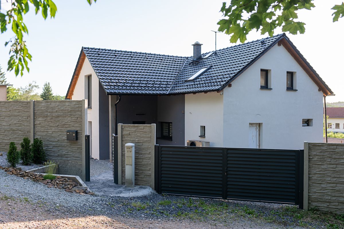 Prodej rodinného domu 196 m², pozemek 1875 m² – fotografie 3