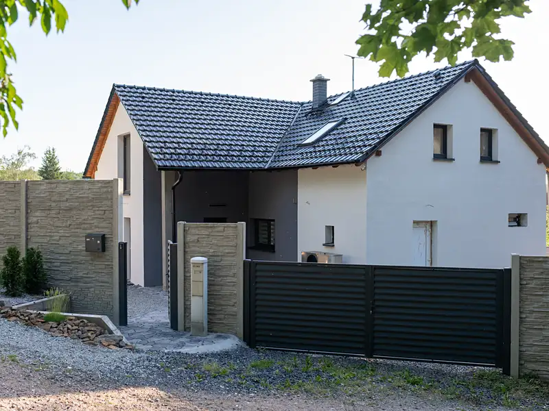 Prodej rodinného domu 196 m², pozemek 1875 m², Stříbro – náhled fotky 3