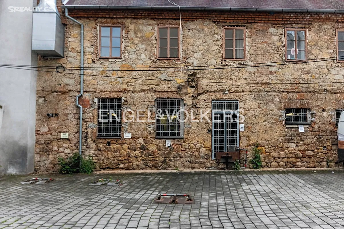 Pronájem garážového stání 9 m² – pohled 2