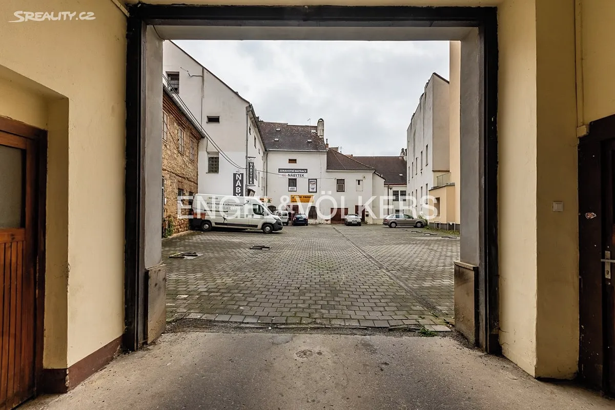 Pronájem garážového stání 9 m² – pohled 3