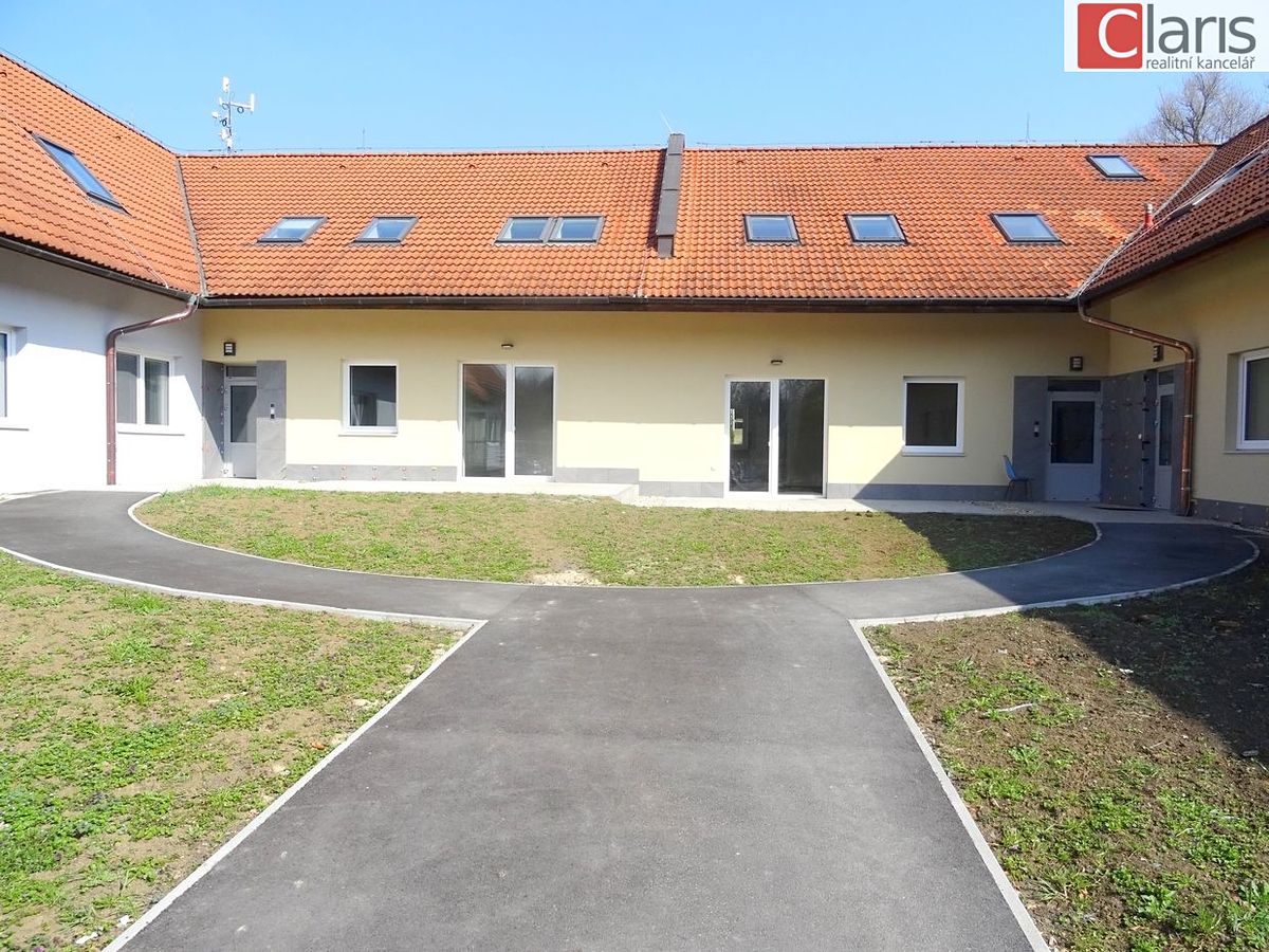 Pronájem bytu 3+kk 98 m² – fotografie 2
