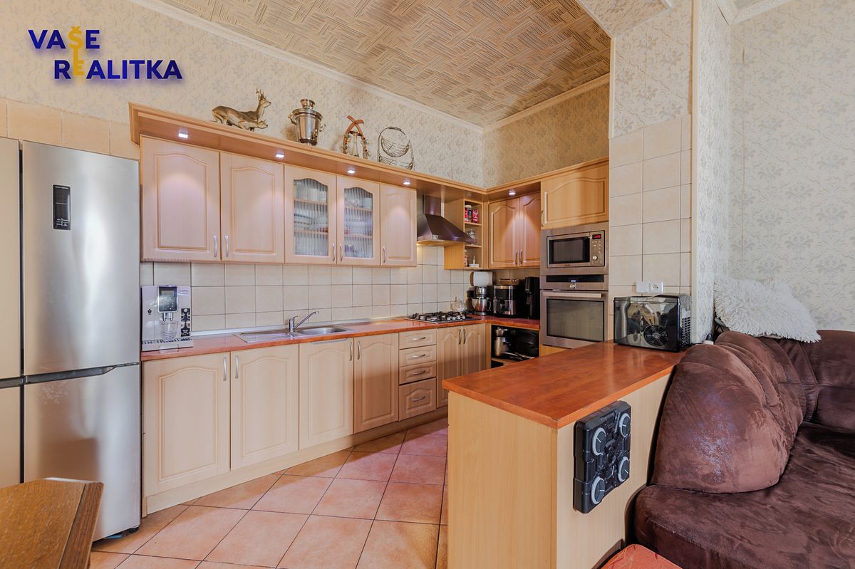 Prodej rodinného domu 275 m², pozemek 534 m² – fotografie 2