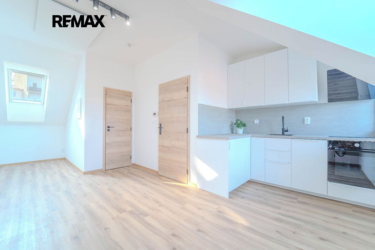 Pronájem bytu 1+kk 27 m²