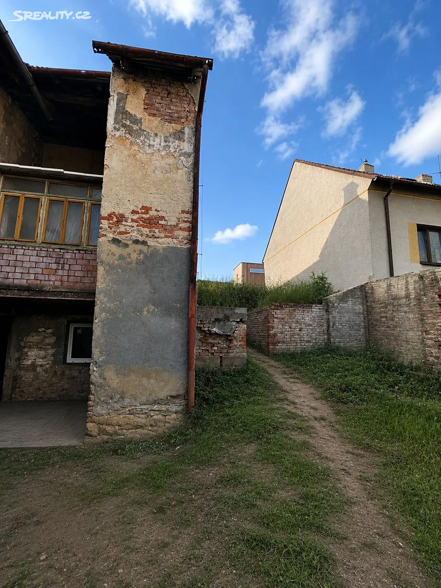 Prodej vícegeneračního domu 271 m², pozemek 560 m² – pohled 3