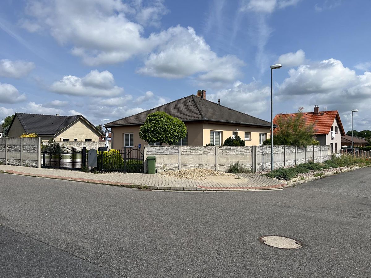 Prodej rodinného domu 108 m², pozemek 856 m² – fotografie 2