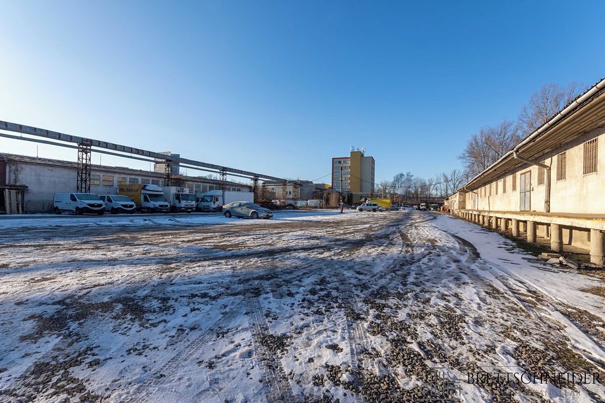 Pronájem kanceláře 303 m²
