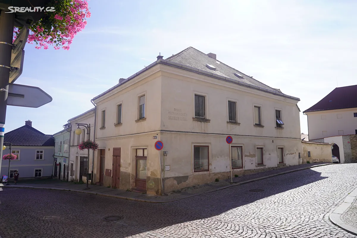 Prodej rodinného domu 300 m², pozemek 235 m², Husova