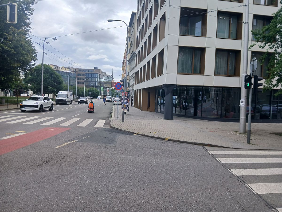 Pronájem obchodního prostoru 103 m² – fotografie 4