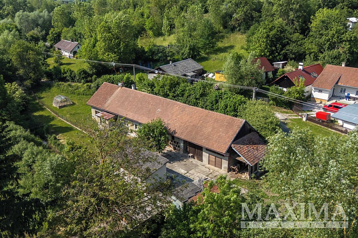 Prodej rodinného domu 322 m², pozemek 1590 m² – fotografie 3