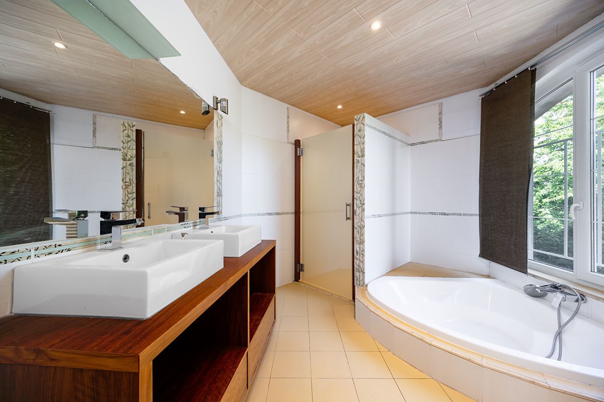 Prodej vily 245 m², pozemek 878 m² – fotografie 4