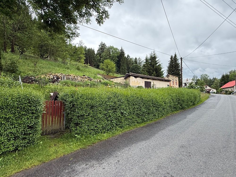 Prodej stavebního pozemku 942 m² – fotografie 2