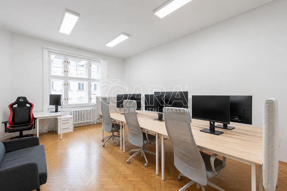 Pronájem kanceláře 202 m²
