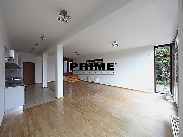 Pronájem rodinného domu 260 m², pozemek 623 m² – fotografie 3