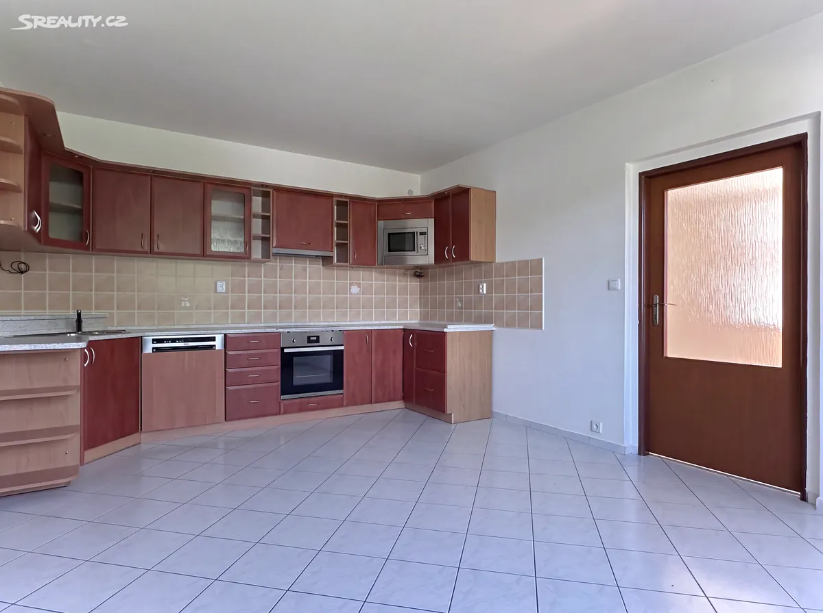 Prodej rodinného domu 230 m², pozemek 577 m² – pohled 3