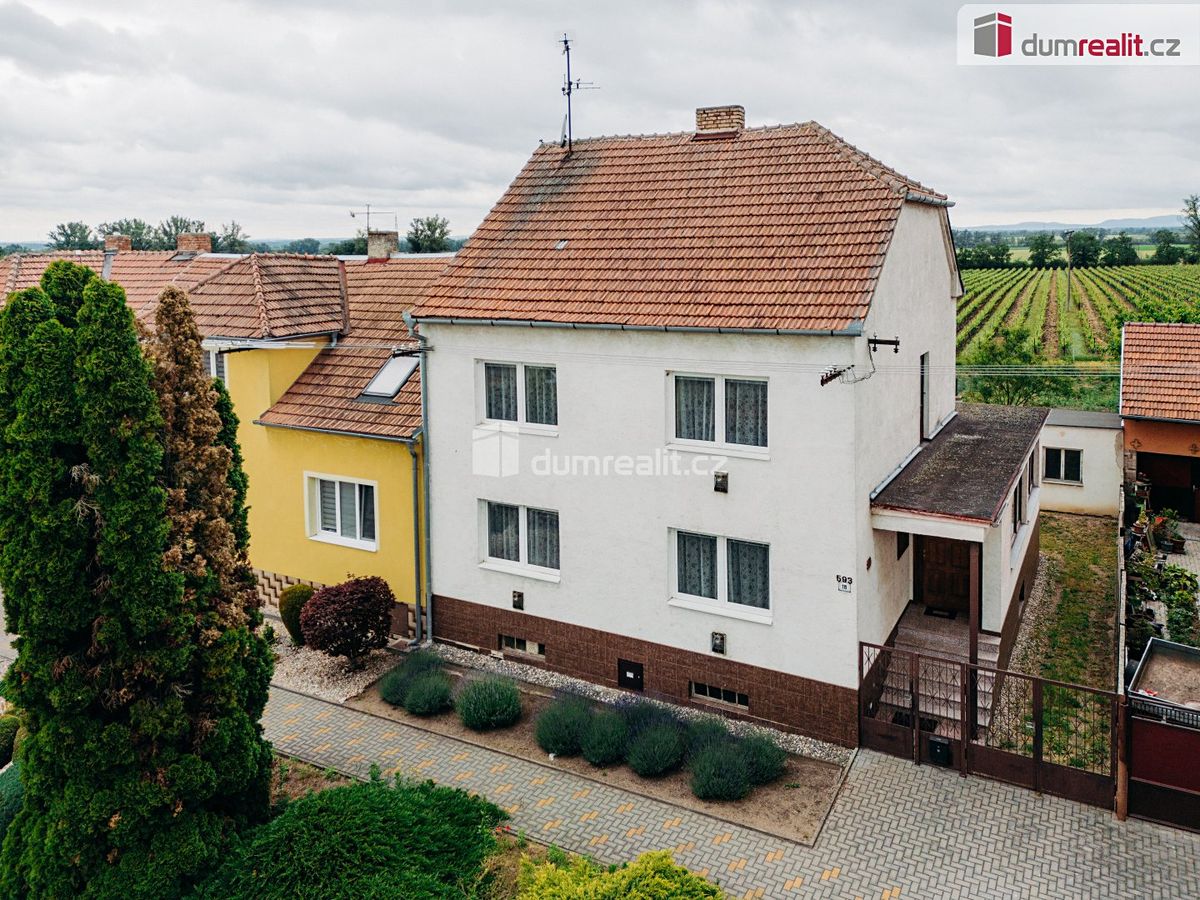 Prodej rodinného domu 180 m², pozemek 795 m²