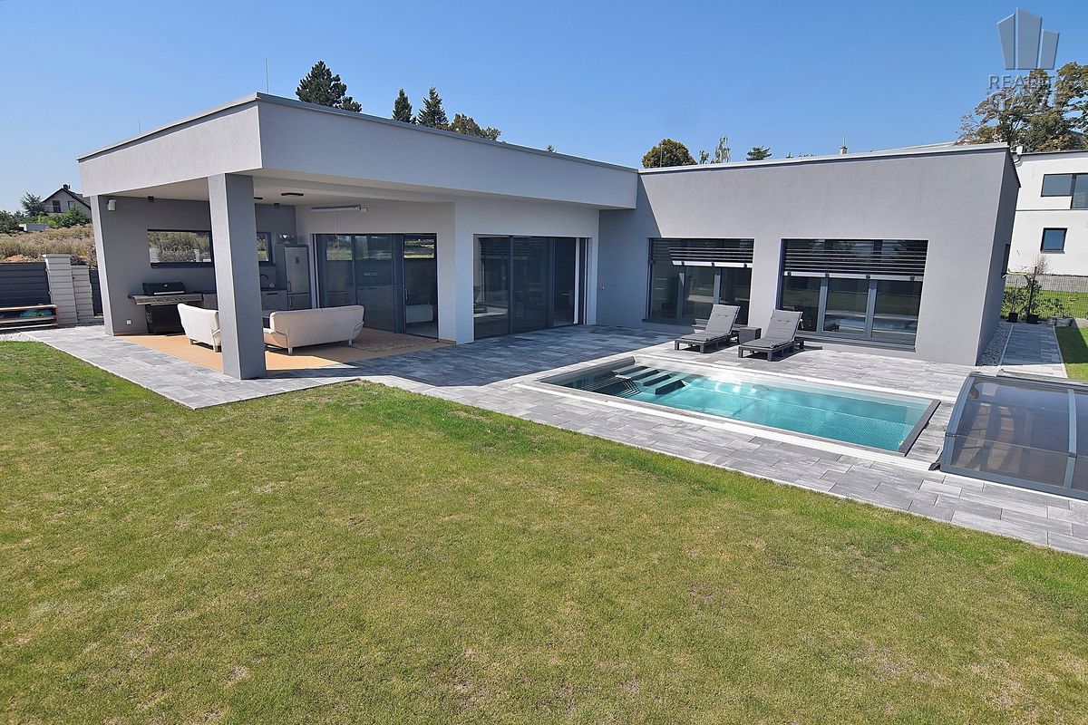 Prodej rodinného domu 134 m², pozemek 747 m² – fotografie 2