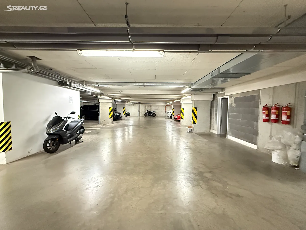 Pronájem garáže 13 m² – pohled 4