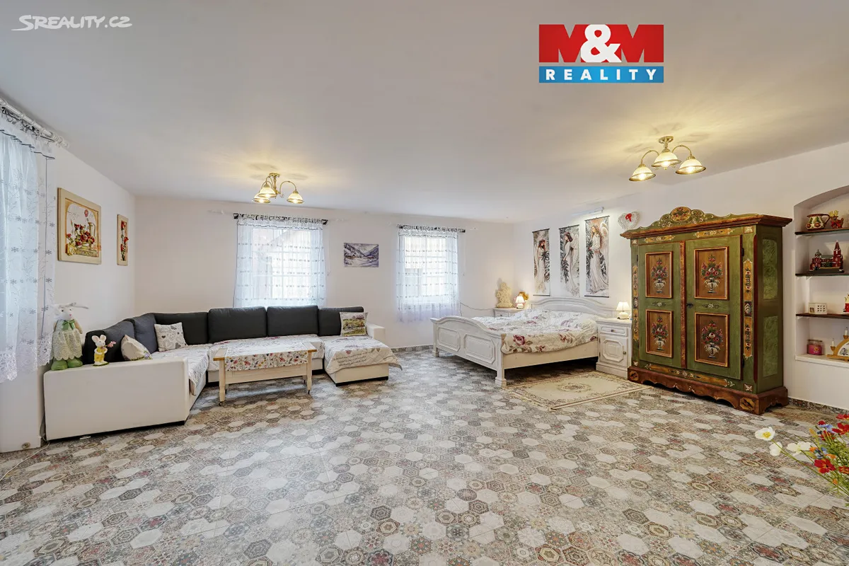 Prodej rodinného domu 359 m², pozemek 581 m², Strážov