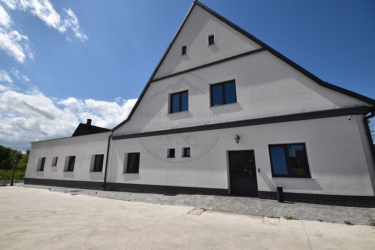 Prodej rodinného domu 417 m², pozemek 7108 m²
