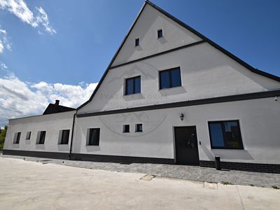 Prodej rodinného domu 417 m², pozemek 7108 m²
