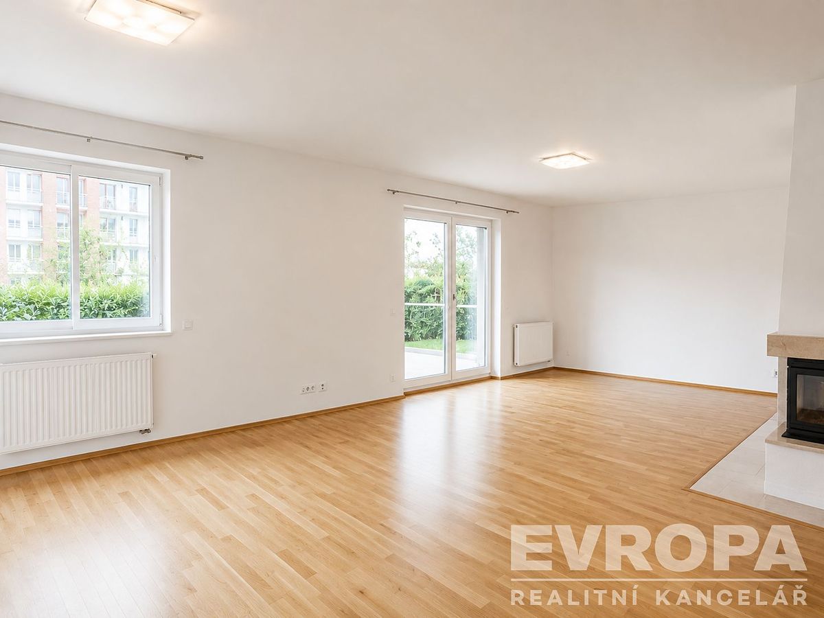 Pronájem rodinného domu 334 m², pozemek 950 m² – fotografie 2