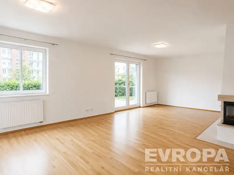 Pronájem rodinného domu 334 m², pozemek 950 m², Průhonice – náhled fotky 2