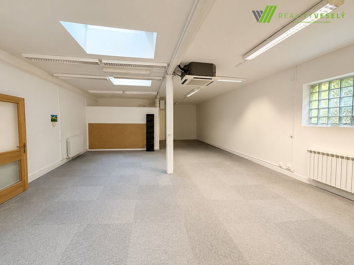 Pronájem skladového prostoru 199 m² – fotografie 2