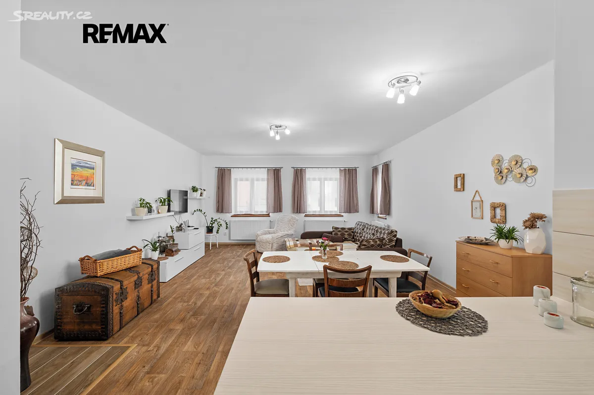 Prodej rodinného domu 267 m², pozemek 1039 m² – pohled 4