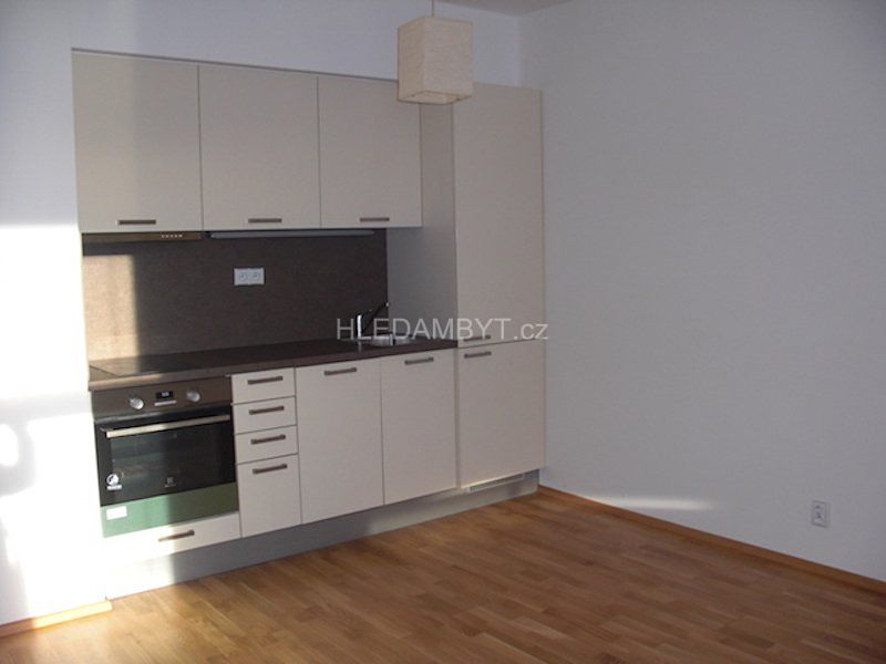Pronájem bytu 1+kk 35 m²