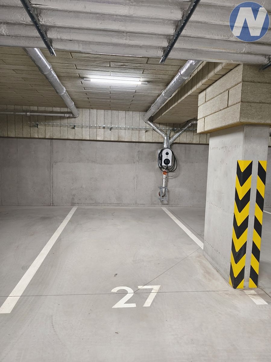 Pronájem garážového stání 13 m² – fotografie 2
