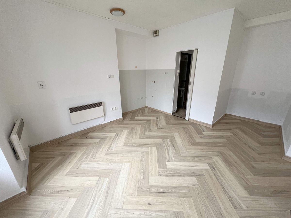 Pronájem kanceláře 25 m² – fotografie 2