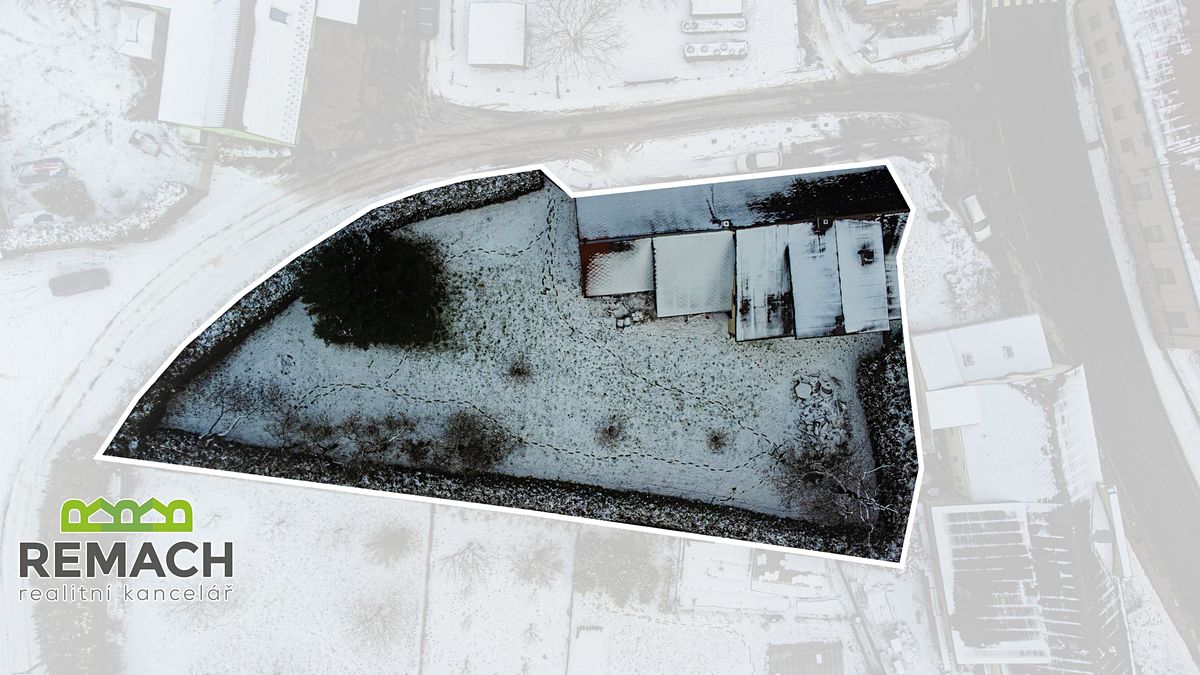 Prodej rodinného domu 260 m², pozemek 1743 m² – fotografie 2