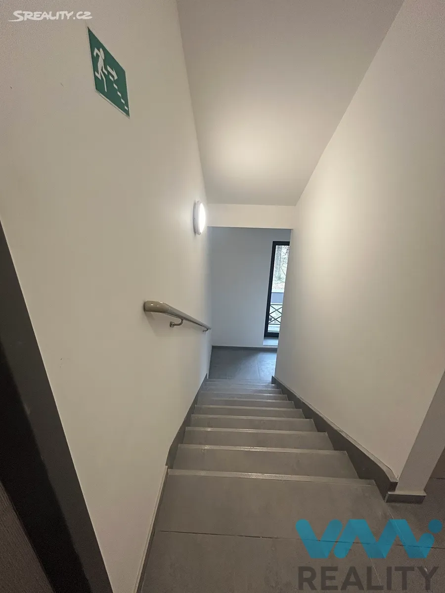 Pronájem bytu 2+kk 43 m² – pohled 3
