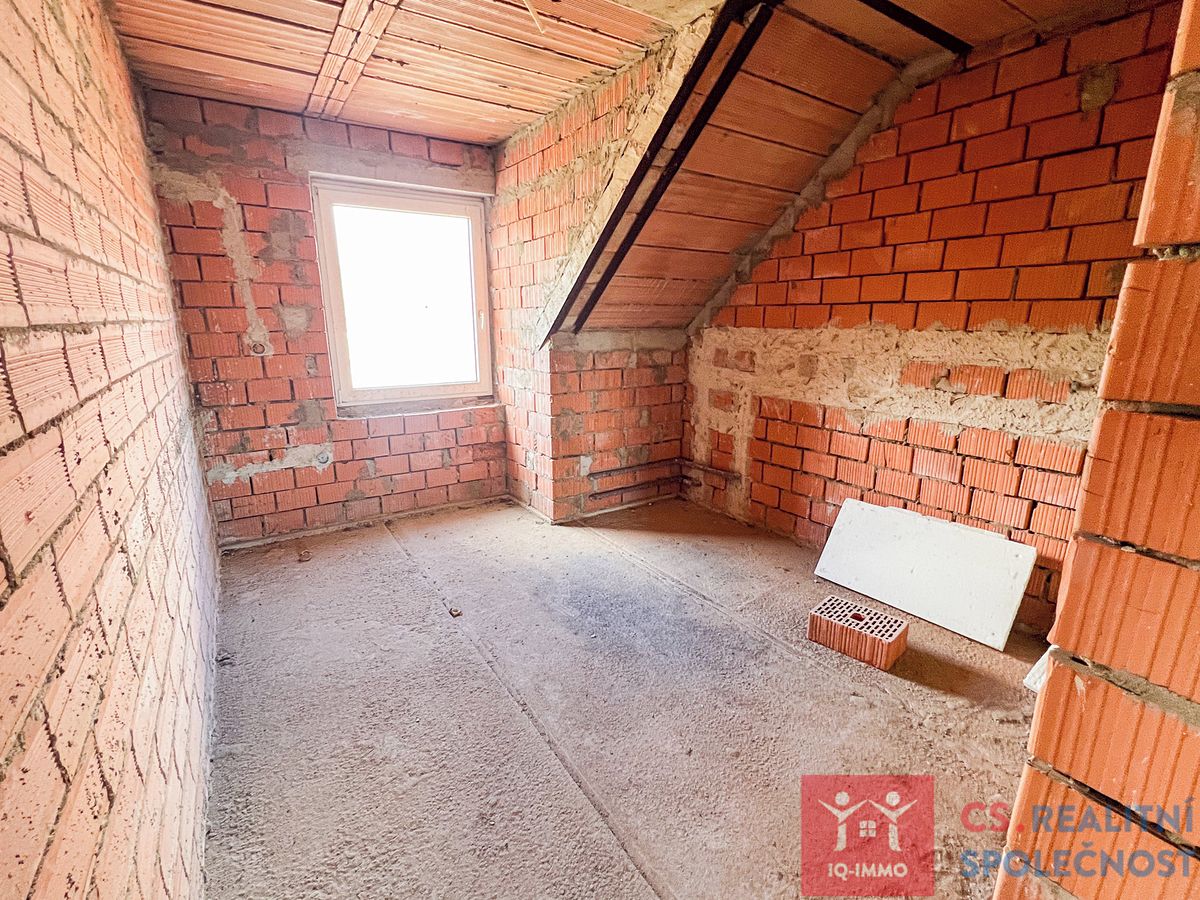 Prodej rodinného domu 233 m², pozemek 1320 m² – fotografie 4